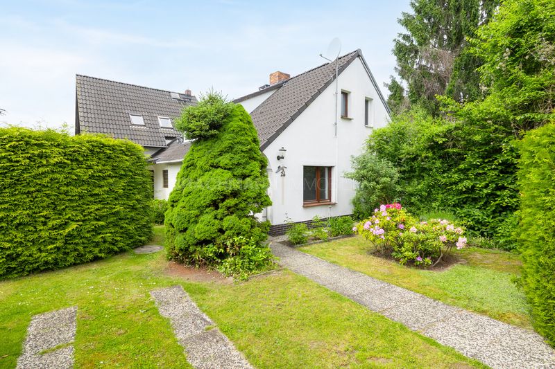 Doppelhaushälfte mit Kamin und gepflegtem Garten in gefragter Lage von Britz